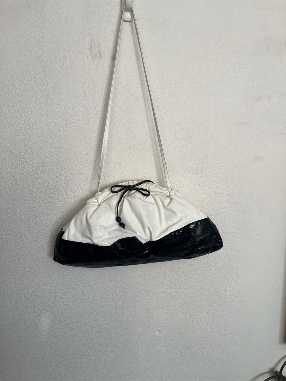 Vintage opulent Containers White and Black Contrast Shoulder Bag